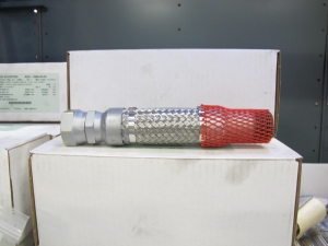 LOT TO INCLUDE: (6) SAMPLER, I/P KIND, BRASS MATERIAL, (20) HOSING SECTIONS, FLEXIBLE METAL TYPE, 1-1/2" DIAM. SIZE, MNPT X FJIC CONNECTIONS. HASTELLOY C276 CORRUGATED HOSE AND BRAID, MISC BRAIDED METAL HOSE, BOX OF HOSE CLAMPS, TUBING. LOADING & HANDLING FEE $15-4549